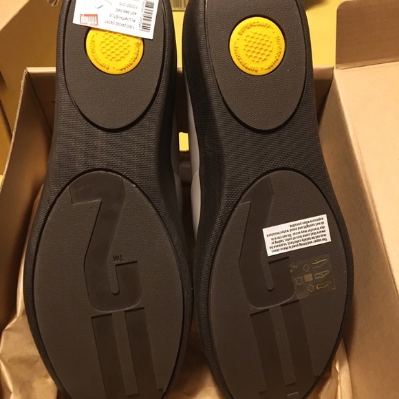 fitflop F-Pop Oxford Wmn Size8US Patent Leather Color: Plumthistle - Picture 3 of 6